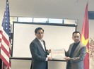Ông David Dương tặng 120.000 USD cho đồng bào miền Trung