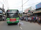Người đàn ông chết thảm dưới bánh xe buýt