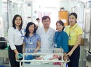 Bé trai vừa sinh ra đã bị mẹ bỏ rơi trong bệnh viện