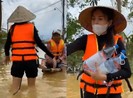 Thủy Tiên dùng 150 tỷ xây nhà cộng đồng cho bà con vùng lũ