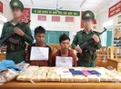 Bắt 2 người vận chuyển 100.000 viên ma túy vào Việt Nam