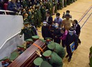 Hàng trăm người đứng bên đường tiễn liệt sỹ đoàn Kinh tế 337