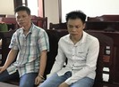 Kế hoạch bất thành, đôi bạn nắm tay nhau vào tù