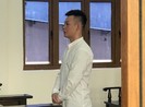 Chặn xe người đi đường, cướp tài sản, bắt cởi hết quần áo