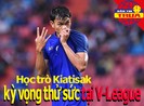 Học trò Kiatisak mong dự V-League; golf thủ chỉ trích TT Trump