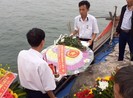 Ra biển thắp hương, thả hoa tưởng nhớ 64 chiến sĩ Gạc Ma