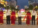 Mở lại tượng đài Bác Hồ ở phố đi bộ Nguyễn Huệ