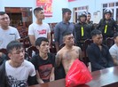 Hàng chục thanh niên mang bom xăng, dao rựa đi đánh nhau