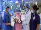 Ca sinh ba, hai bé trai một bé gái hiếm gặp