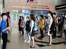 Trường ĐH đồng loạt kéo dài thời gian học online vì COVID-19