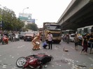 Xe máy va chạm xe tải, một người tử vong tại chỗ