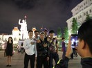 Người dân TP.HCM xuống đường tận hưởng thời khắc giao thừa