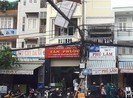 Lắp biển quảng cáo, 3 công nhân bị điện giật nguy kịch