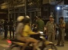 Băng qua giao lộ, cháu nhỏ bị tông văng lên nắp capô