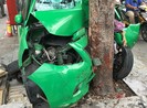 Taxi tông liên hoàn ở đường Cộng Hòa, giao thông kẹt cứng