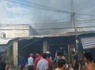 Cháy dữ dội dãy trọ ở Bình Tân