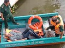 Cứu sống giảng viên người Mỹ nhảy sông tìm tài sản bị cướp