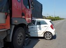Tài xế người nước ngoài ‘tái mặt’ sau tai nạn liên hoàn