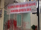 Căng băng rôn 'không liên quan nợ nần' vẫn bị tạt sơn