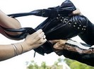 Tìm người bị giật túi xách chứa 190 triệu đồng ở TP.HCM