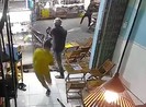 10 người dùng hung khí đập quán trà sữa ở Bình Tân