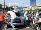 Sự thật bất ngờ vụ 5 xe máy rượt ô tô hô ‘cướp cướp!’