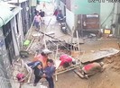 Sập giàn giáo công trình ở Tân Bình, 3 người rơi xuống đất
