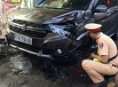 Ô tô ‘điên’ tông liên hoàn, lao vào cửa hàng ở quận 12