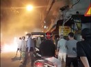 Cha đóng cửa phòng cùng hai con rồi phóng hoả
