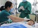 Bác sĩ trắng đêm cứu nữ công nhân bị xe lu cán