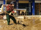 Huyện Lệ Thủy: Người dân cần gạo và tiền để tái sản xuất