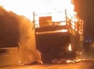 Xe tải đấu đầu xe container rồi cùng bốc cháy dữ dội