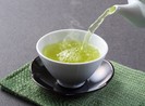 Uống trà khi đói bụng thì lợi hay hại?
