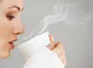 Uống nước ấm và trà có chống được COVID-19?