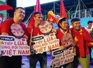 Hạ Indonesia, cổ động viên 'bùng cháy' ở phố đi bộ Nguyễn Huệ