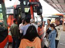 Bến xe Miền Tây tấp nập người dân về quê ăn tết