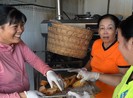 Bánh mì yêu thương gửi miền Trung
