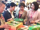 Bánh chưng, lẩu tết rục rịch lên kệ siêu thị