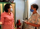 Lãnh đạo TP.HCM đến nhà trao 750.000 đồng cho người bán vé số