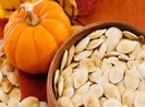 Những lý do để bạn nên ăn hạt bí đỏ ngày Tết