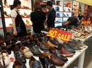 Hàng không, vàng, đá quý đua nhau giảm giá ngày Black Friday