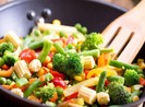 Chiên hay xào, cách nấu ăn nào có lợi hơn nhiều về sức khỏe?