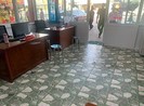 Văn phòng công chứng liên tục bị ném đá, tạt mắm tôm