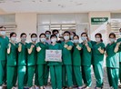Y bác sĩ bật khóc khi bệnh nhân cuối cùng âm tính với COVID-19