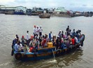 192 thí sinh đảo Phú Quý vượt biển vào đất liền dự thi PTTH
