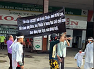 Bình Thuận: Vợ con người bị truy sát đeo khăn tang đi kêu cứu