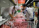 Chợ vắng, giá cả tạm lắng