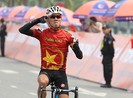 Nguyễn Thành Tâm chiếm trọn 3 màu áo