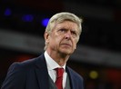 Wenger mượn Sumo bênh... Mourinho