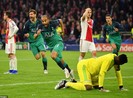 Moura lập hat-trick, Tottenham ngược dòng khó tin loại Ajax